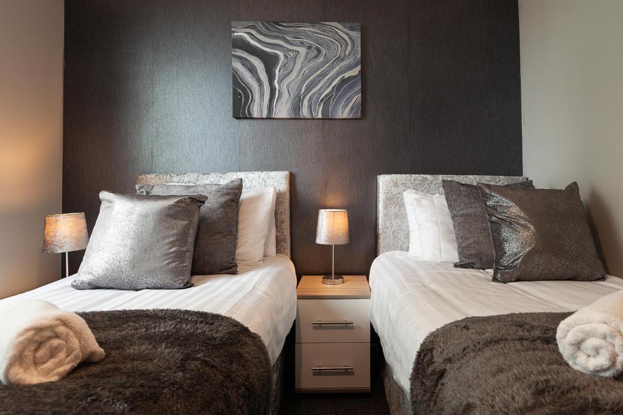 Smart Stay: 2br With Parking Apartment *
