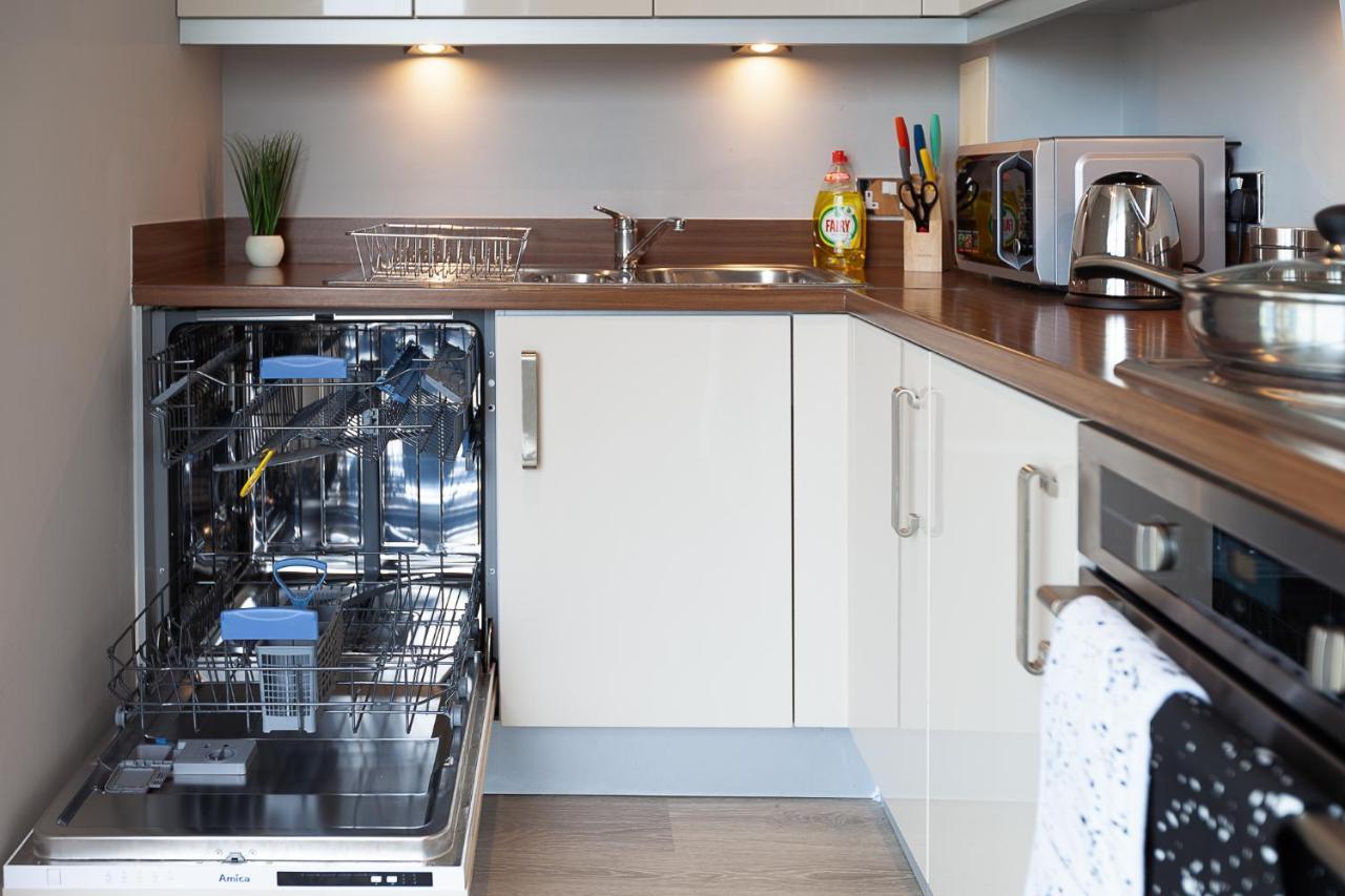 Smart Stay: 2br With Parking Milton Keynes