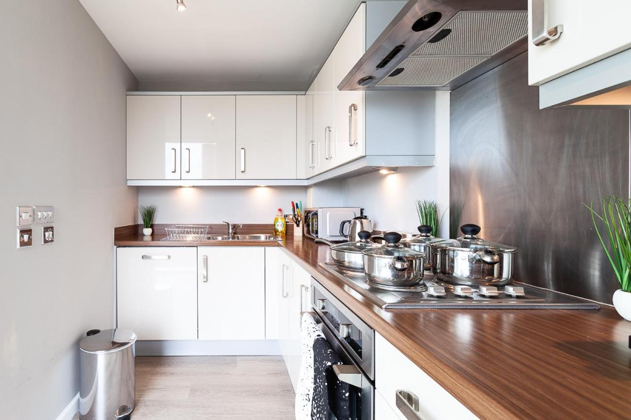 Apartment Smart Stay: 2br With Parking Milton Keynes