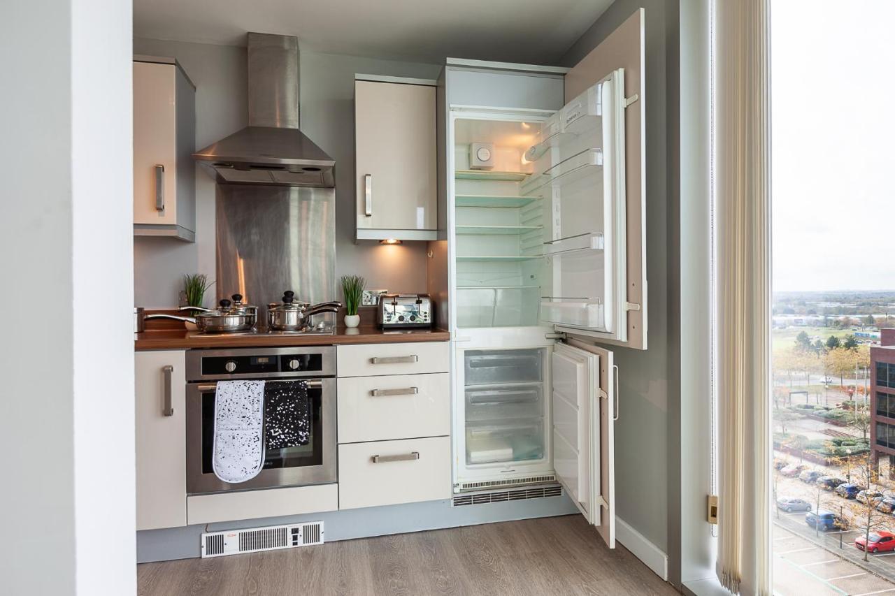 Apartment Smart Stay: 2br With Parking Milton Keynes