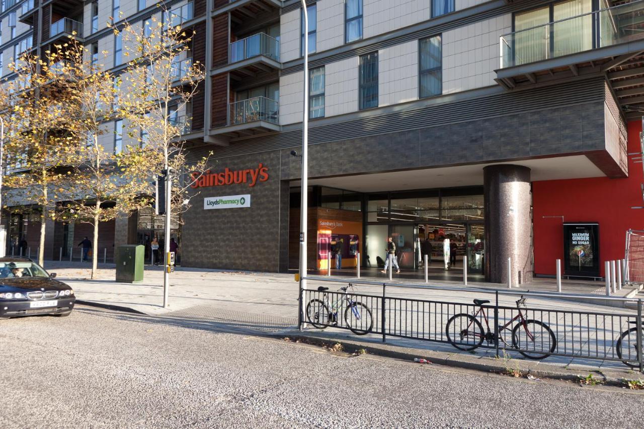 Smart Stay: 2br With Parking Apartment